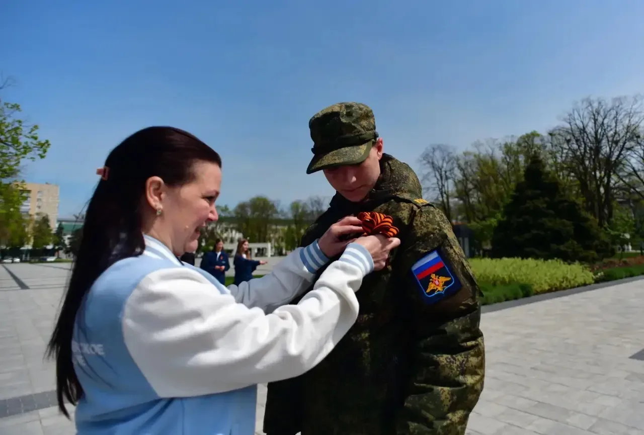 В столице Адыгеи проходит акция «Георгиевская ленточка»  Майкоп присоединился к Всероссийской акции 