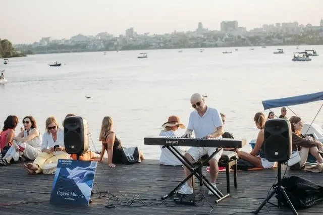 🎶 Музыкальное воскресенье в парке «Дельфин»!  🕒 12:00-15:00 📍 Амфитеатр 🎵 XII Международный фестивал