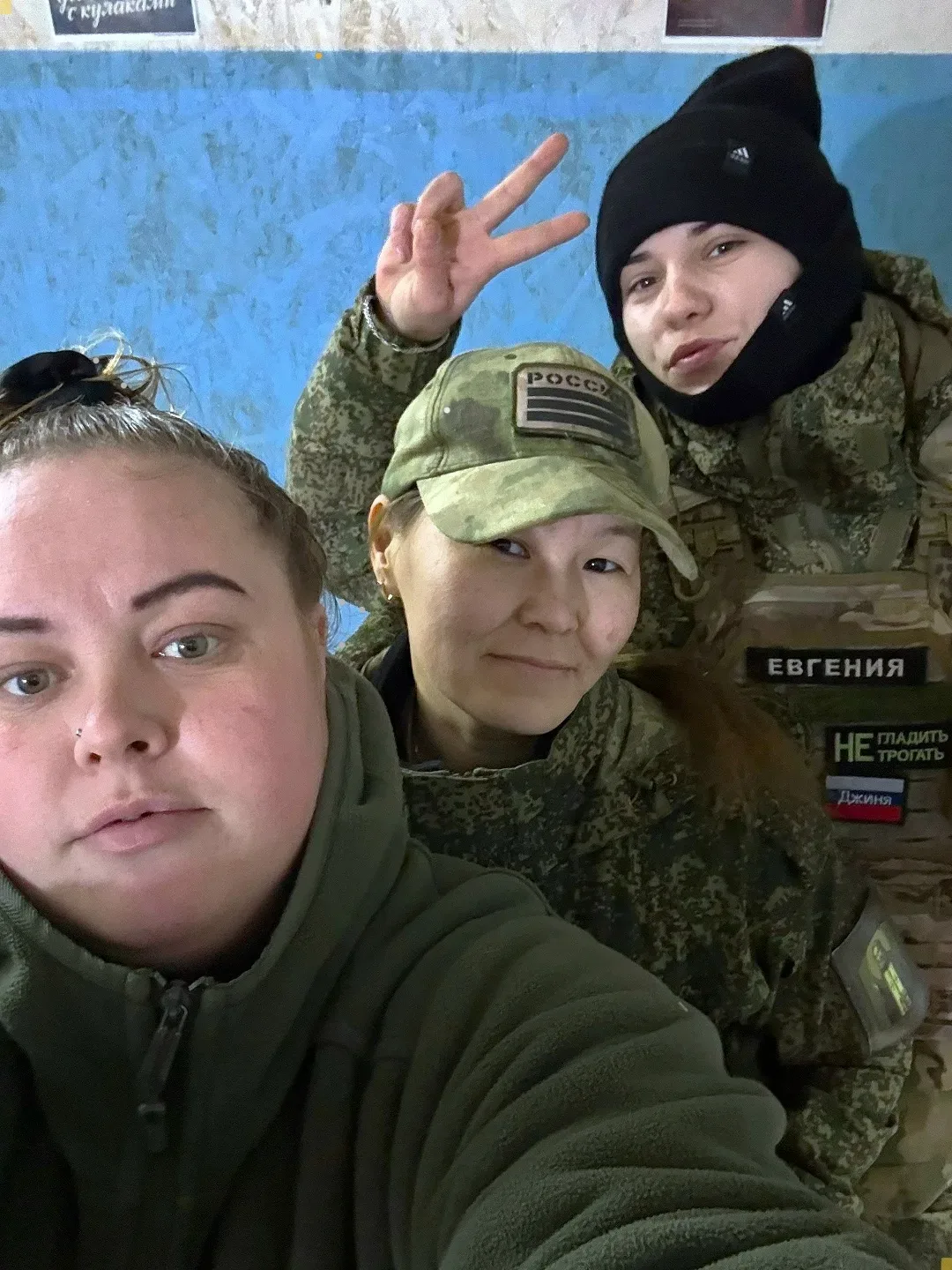 Их называют «ангелами в камуфляже». Медики, связистки, операторы БПЛА — они здесь не для красоты. Он
