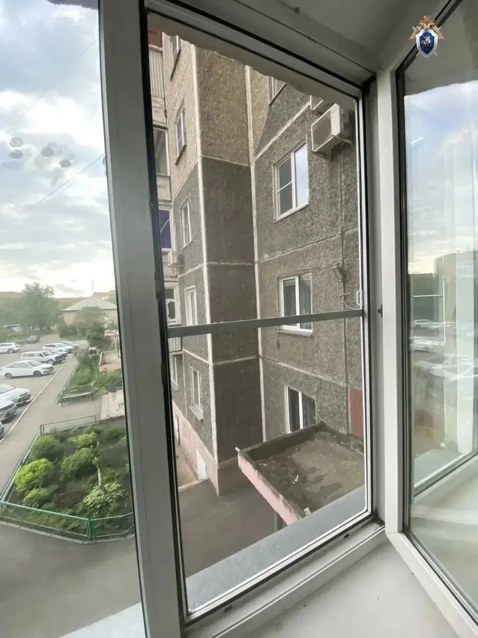 😭😭Погибшим ребенком в Копейске оказался годовалый мальчик.    По данным следствия, малыш забрался с 