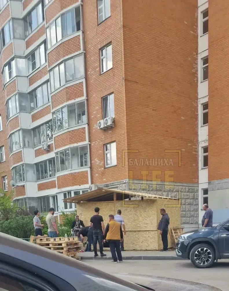 В 22 микрорайоне убрали все палатки с овощами и хлебом якобы они не соответствуют нормам безопасност