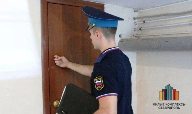 ❌Не будут пускать — спилим дверь.  В Ставрополе судебные приставы добились исполнения решения суда