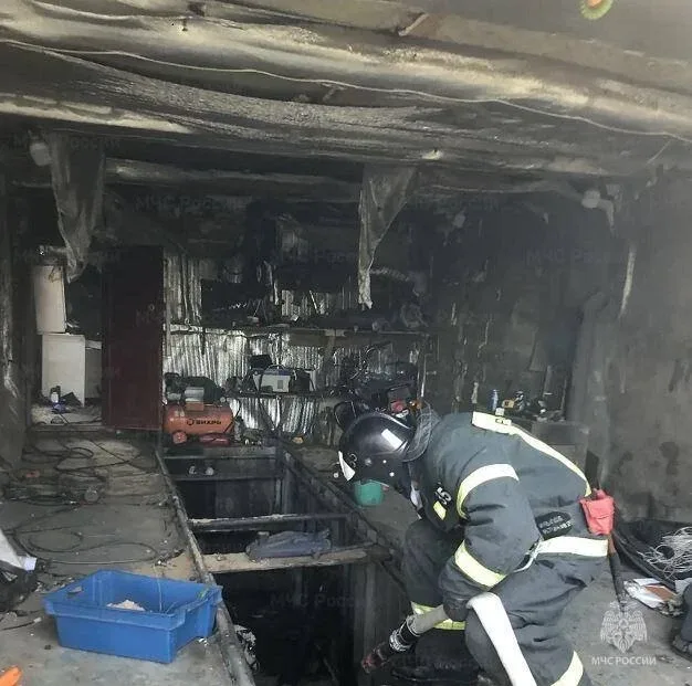 Два пожара за вечер: в Орловской области горели гараж и магазин 🚒  В одном из пожаров пострадал чело