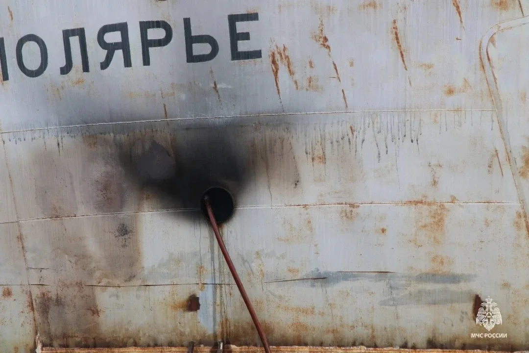 В Архангельске сегодня горело судно «Заполярье»  Сегодня в 11:28 в экстренные службы поступило сообщ