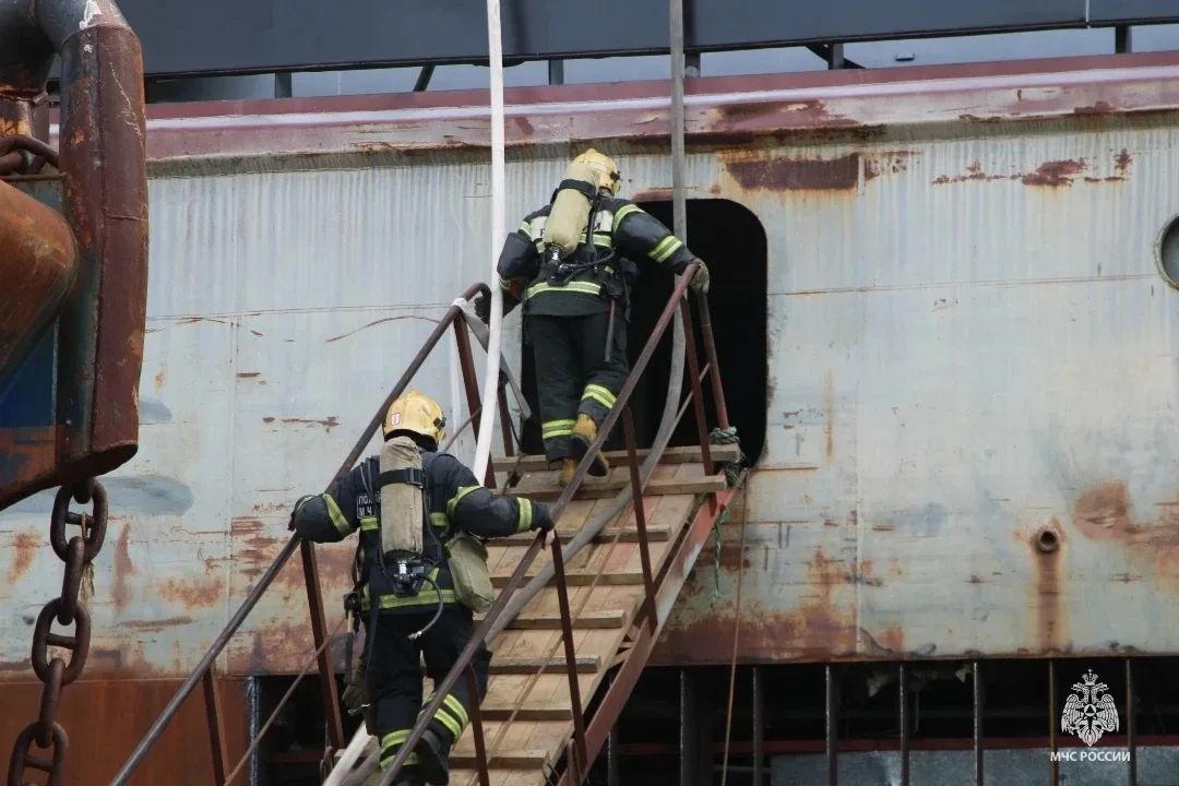 В Архангельске сегодня горело судно «Заполярье»  Сегодня в 11:28 в экстренные службы поступило сообщ