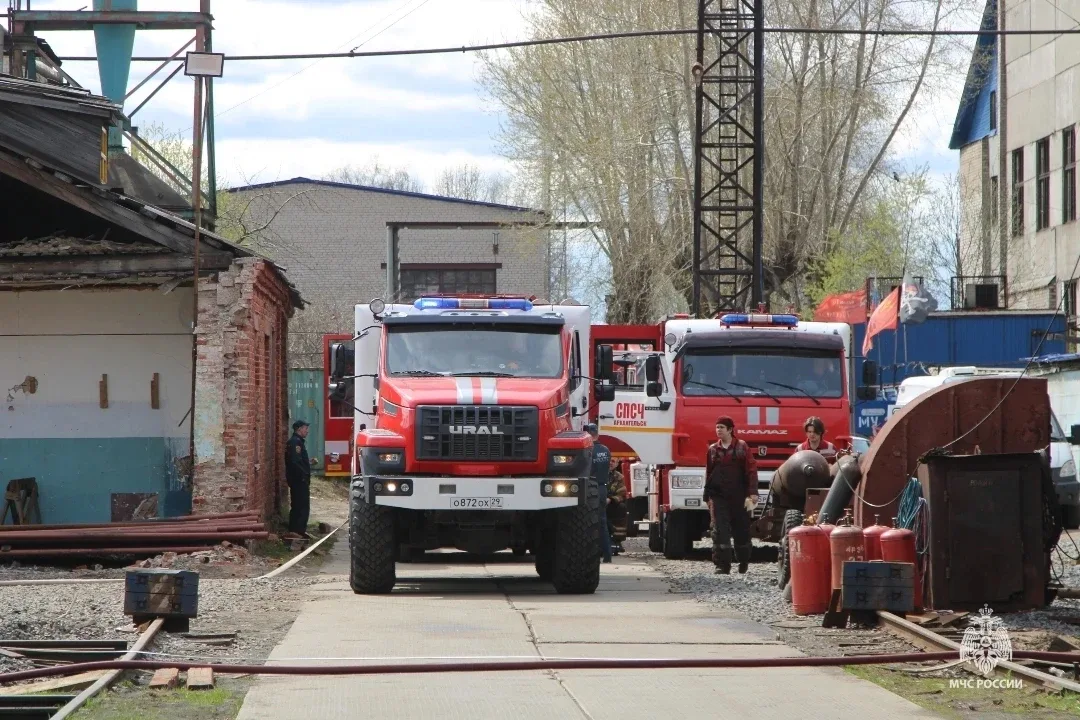 В Архангельске сегодня горело судно «Заполярье»  Сегодня в 11:28 в экстренные службы поступило сообщ