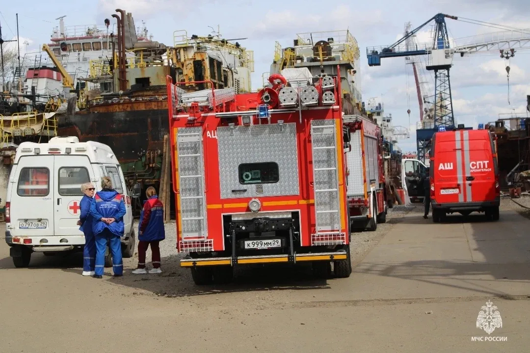 В Архангельске сегодня горело судно «Заполярье»  Сегодня в 11:28 в экстренные службы поступило сообщ