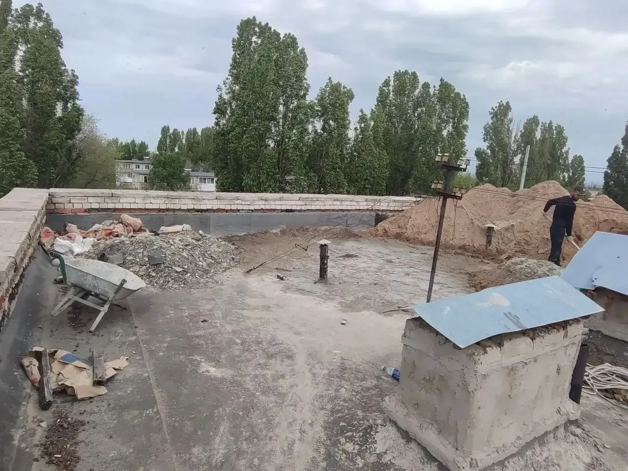 В поликлиническом  отделении ГУЗ «СГМП №1» начался капитальный ремонт кровли  В рамках реализации пр