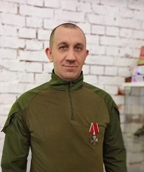 Не просто воин, а символ стойкости и отваги  Житель Боровского округа Денис СОКОЛОВ – человек долга 