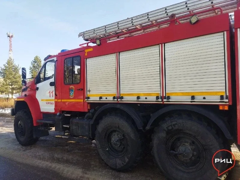 Два пожара произошло в Боровском округе за прошедшую неделю. Сотрудники МЧС тушили автомобиль марки 