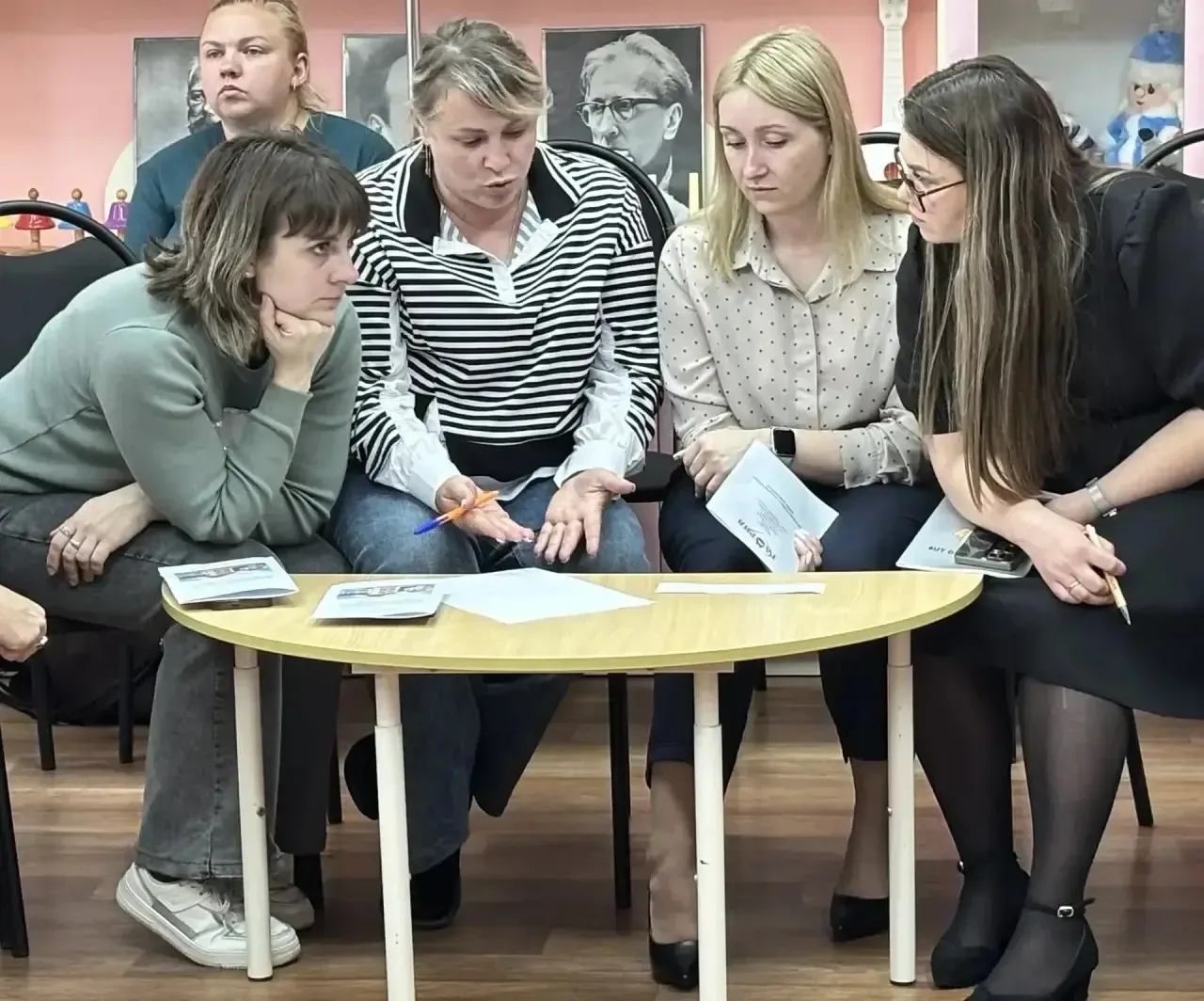 👶 В детском саду № 1 «Глория» прошло заседание методического объединения старших воспитателей и педа