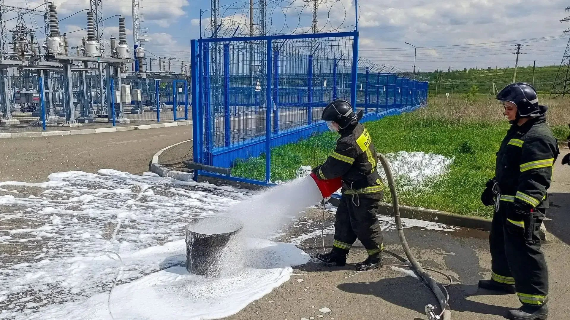 Белгородские энергетики и сотрудники МЧС отработали совместные действия при ликвидации пожара на под