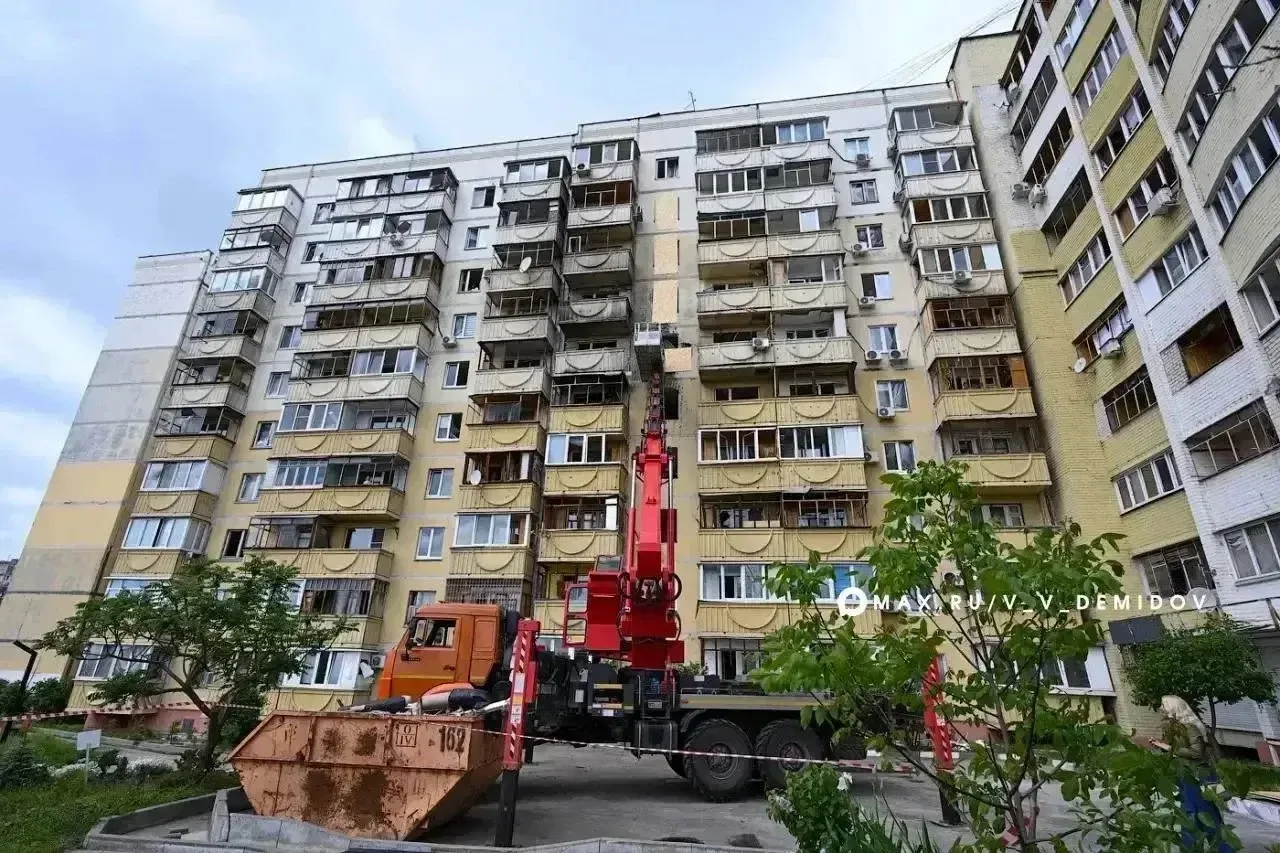 В Белгороде продолжается работа на месте вчерашнего ЧП  Валентин Демидов сообщил, что управы провели
