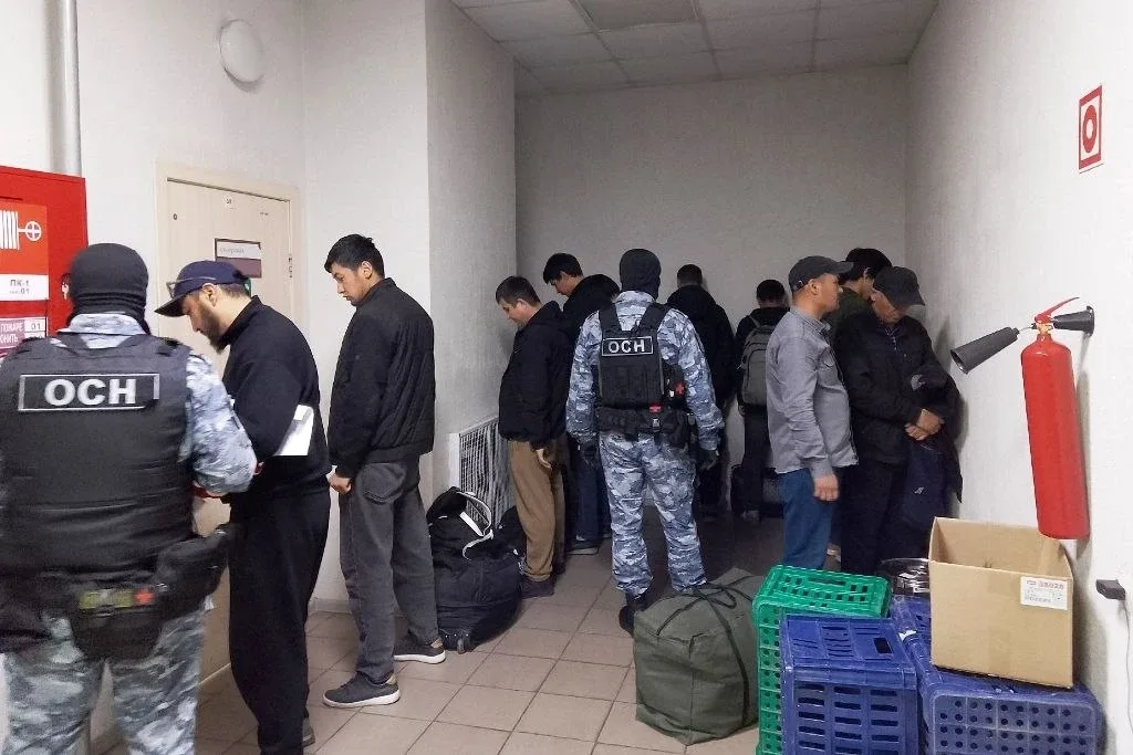 👀 Из Челябинской области выдворили группу мигрантов  Нарушителей выявили полицейские в ходе профилак