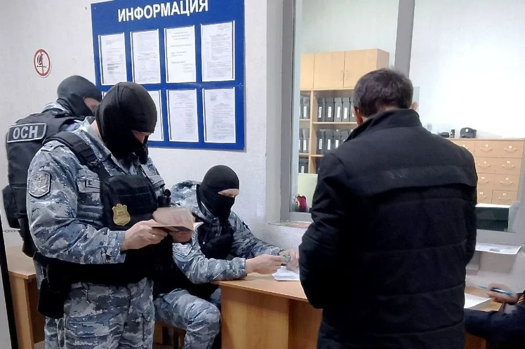 👀 Из Челябинской области выдворили группу мигрантов  Нарушителей выявили полицейские в ходе профилак