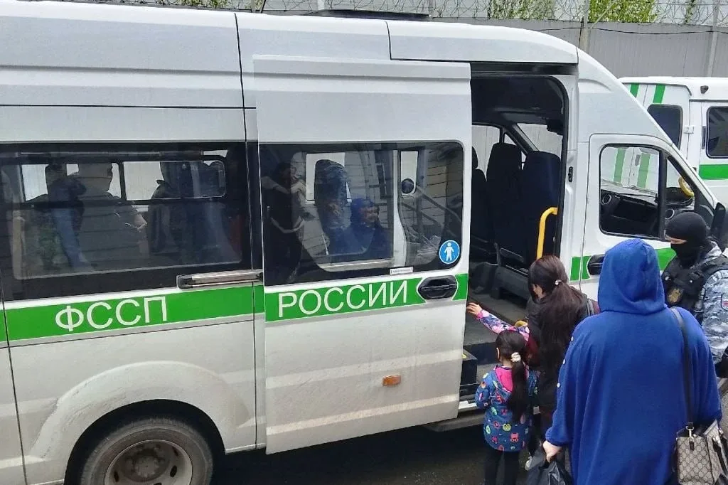 👀 Из Челябинской области выдворили группу мигрантов  Нарушителей выявили полицейские в ходе профилак