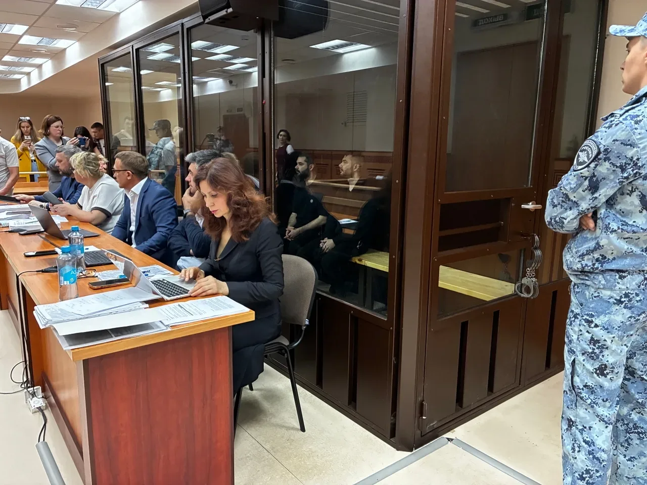 Прямо сейчас в Оренбургском областном суде начинается судебное заседание по делу братьев Макаровых. 