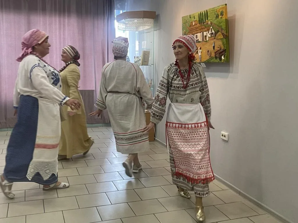 Встреча с кукольным миром, звукотерапия, показ мод и путешествие по 12 станциям — всё это можно было