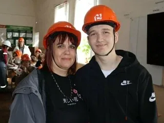 С родителями на завод  Отправились ученики Инженерной школы и будущие абитуриенты.  Такую семейную э