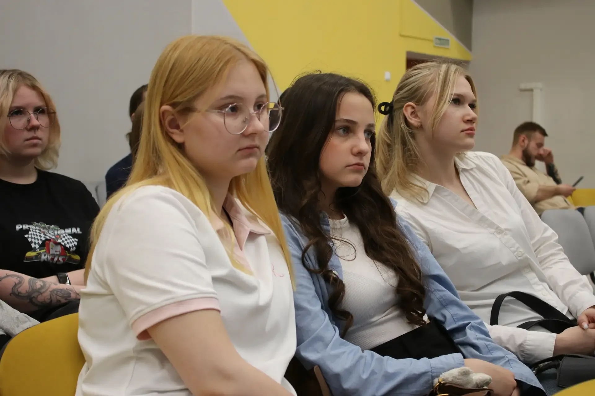 «Билет в профессию» выходит в школы! 😉  Начальник Центра профориентации и карьеры ЯрГУ Вера Филиппов