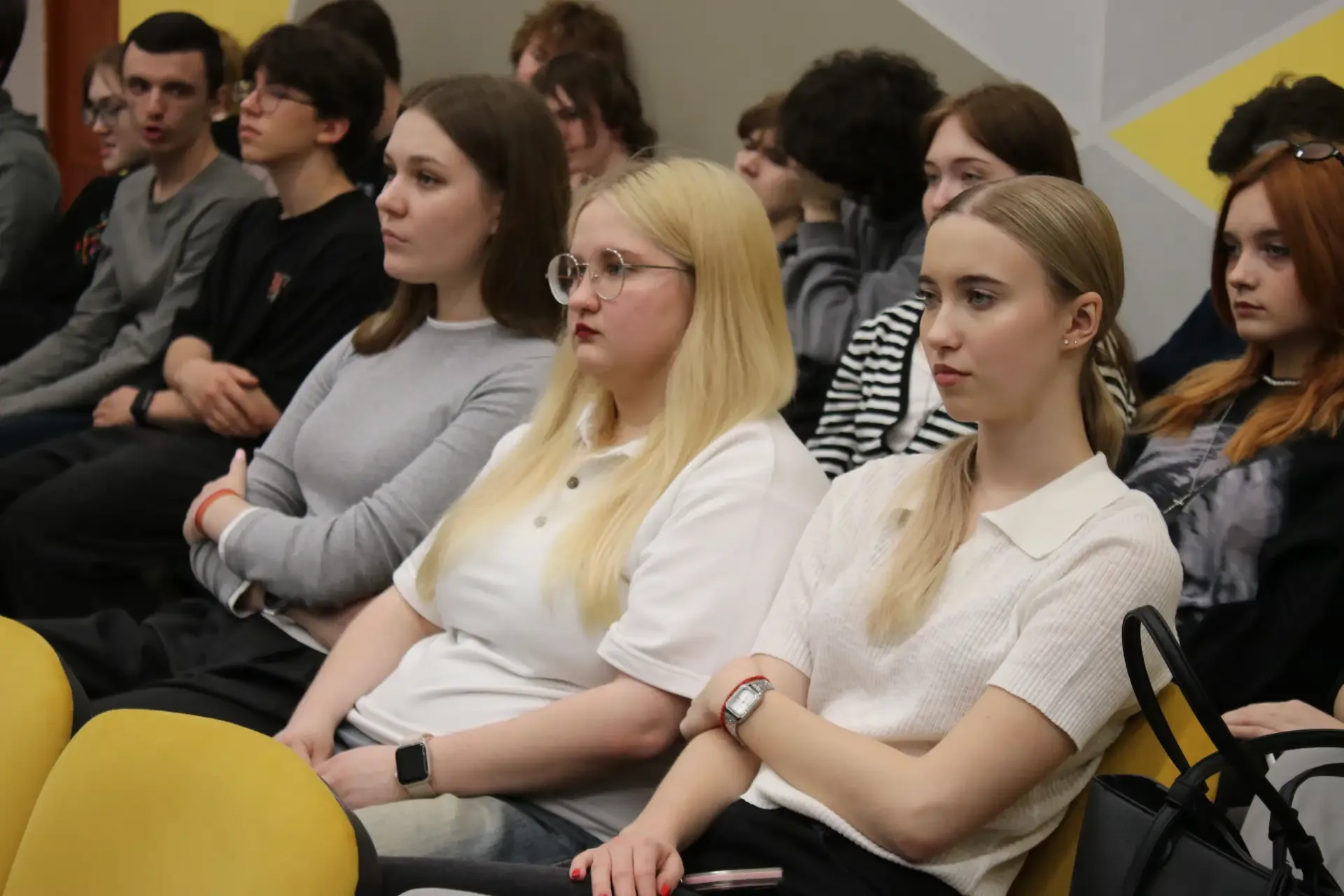 «Билет в профессию» выходит в школы! 😉  Начальник Центра профориентации и карьеры ЯрГУ Вера Филиппов