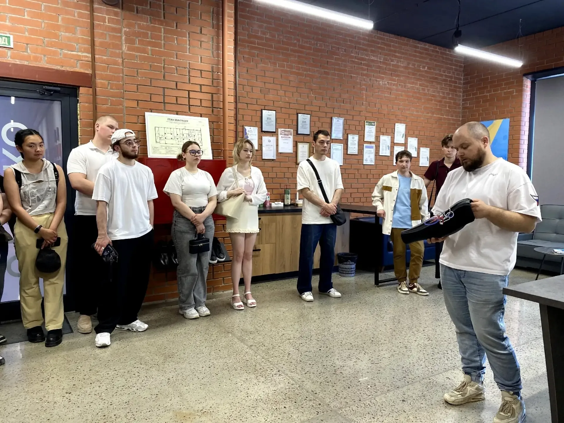 🤝 Студенты факультета социально-политических наук посетили реабилитационный центр «Стойко» для людей