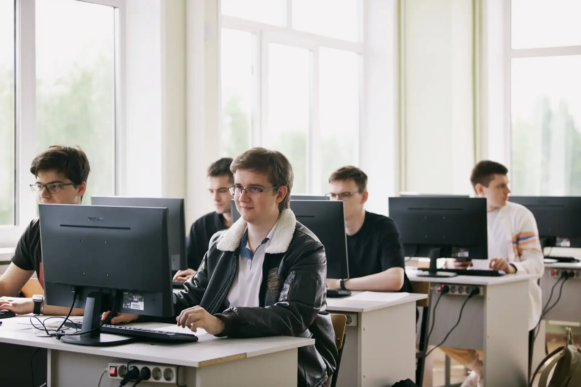 💡 Показали навыки в работе с кодом  В седьмом корпусе ЯрГУ состоялся чемпионат по программированию «