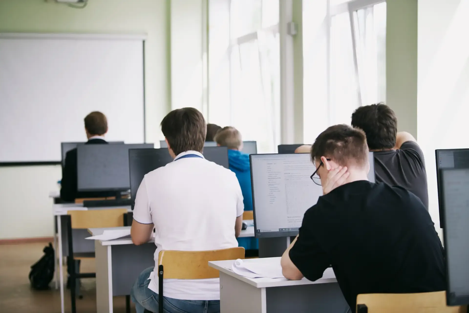 💡 Показали навыки в работе с кодом  В седьмом корпусе ЯрГУ состоялся чемпионат по программированию «
