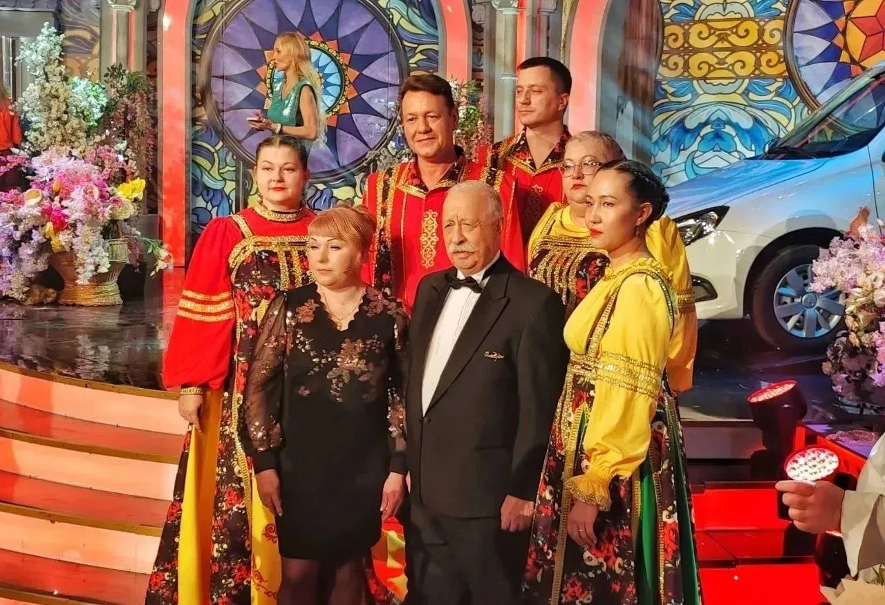 Забайкалка привезла на «Поле чудес» уголь и выиграла компьютер с аэрогрилем  Сотрудница угольного пр