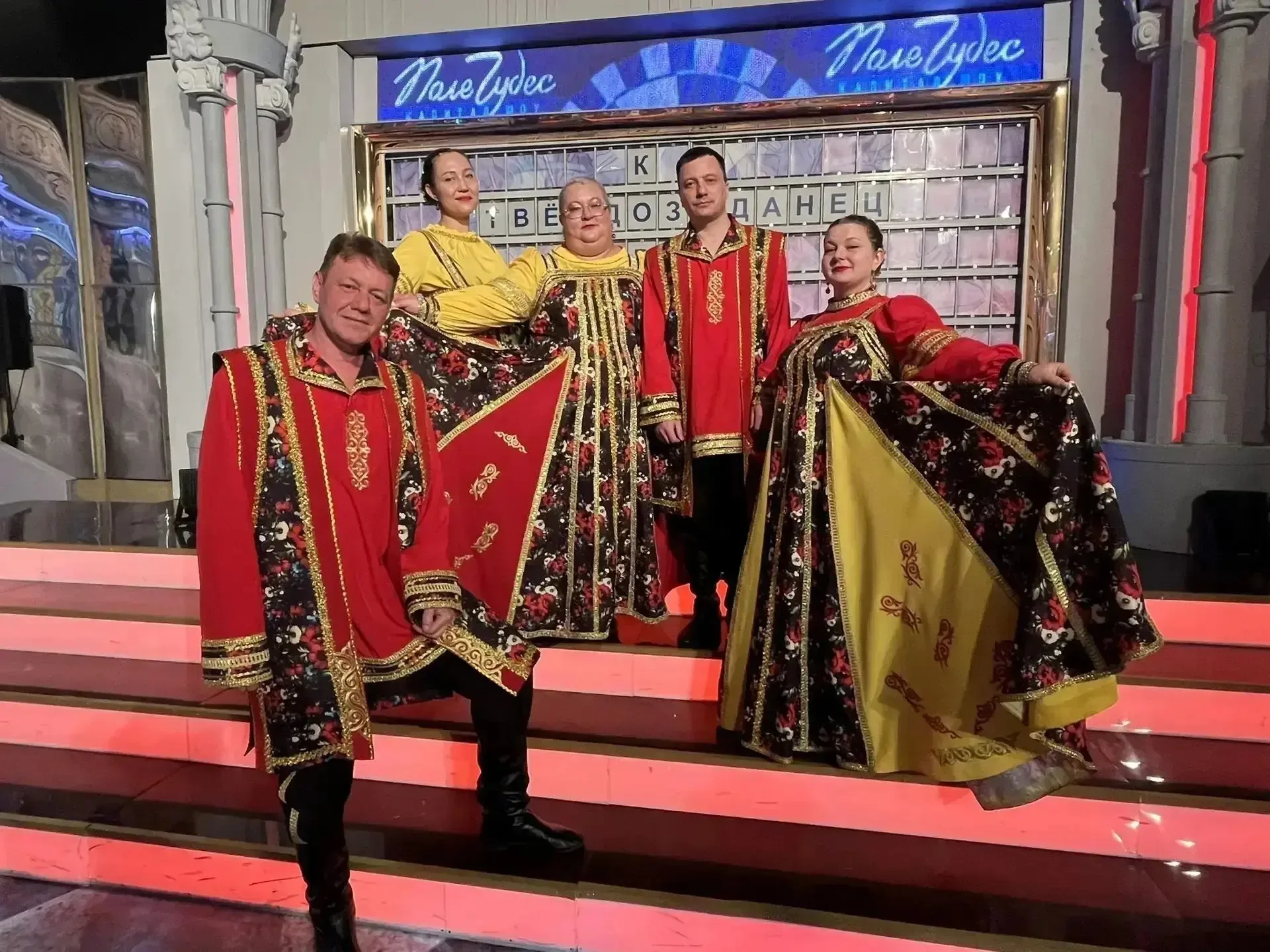 Забайкалка привезла на «Поле чудес» уголь и выиграла компьютер с аэрогрилем  Сотрудница угольного пр