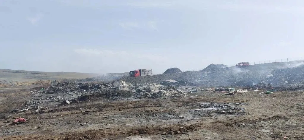 Площадь пожара на свалке в Борзе сократилась с 9 до 0,03 гектаров  Площадь пожара на полигоне ТКО в 