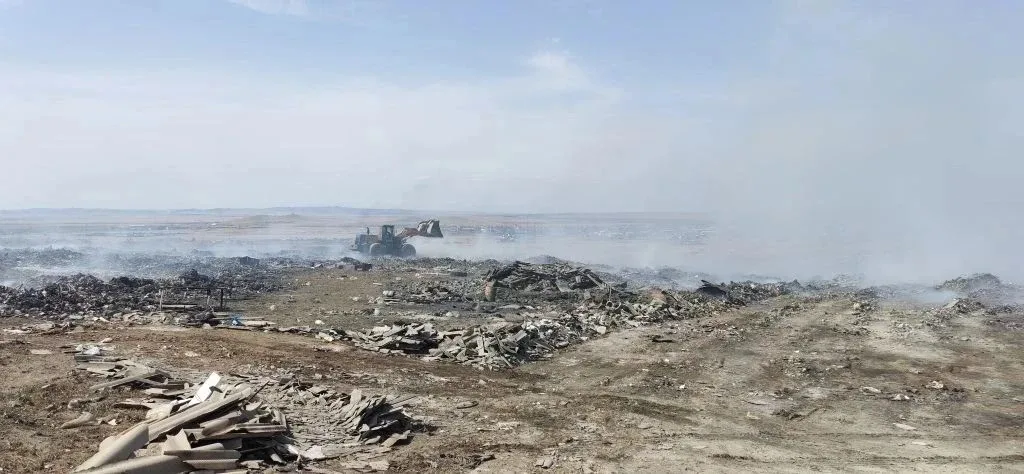 Площадь пожара на свалке в Борзе сократилась с 9 до 0,03 гектаров  Площадь пожара на полигоне ТКО в 