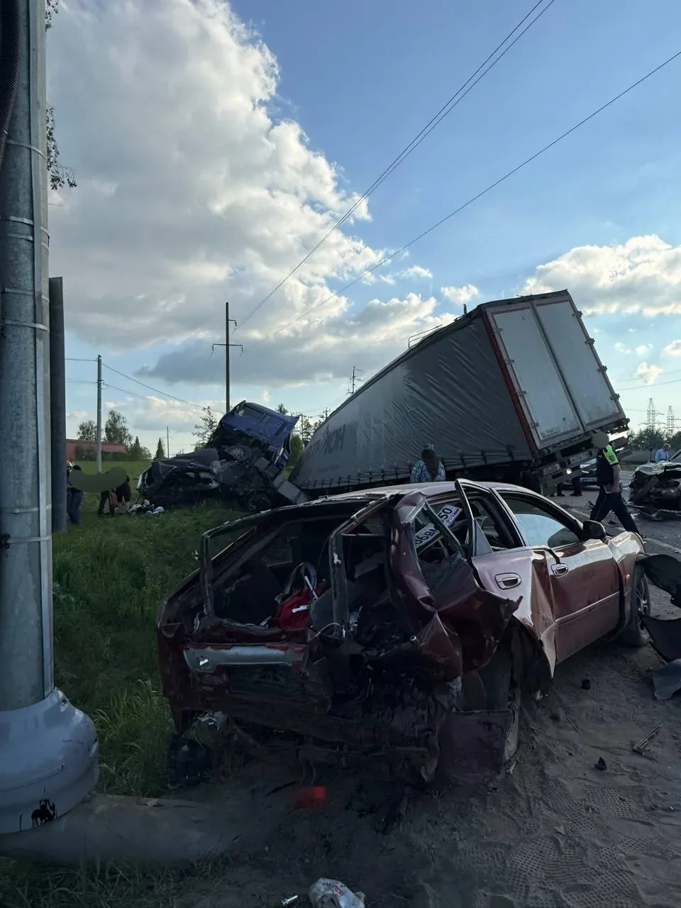 😱‼️Жуткое массовое ДТП произошло сегодня под Дмитровом в Поддубках.  По предварительной информации, 
