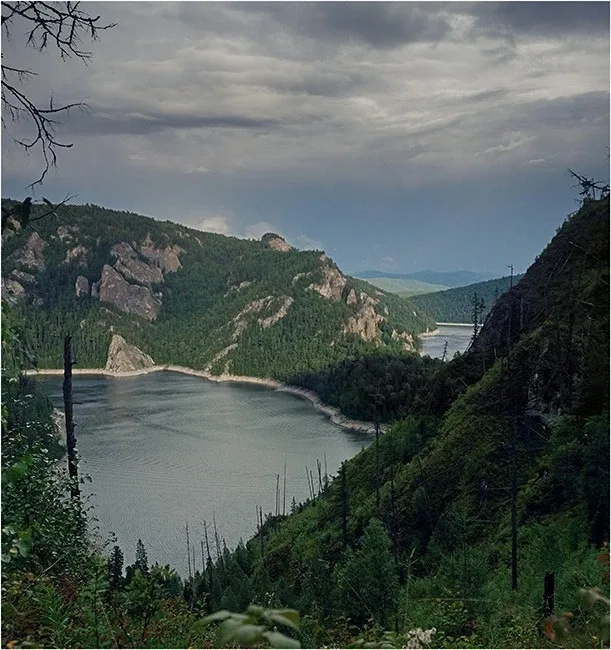Река Бирюса 💧  Там, где сливаются Большая и Малая Бирюса, начинается особый мир — суровый, дикий и н