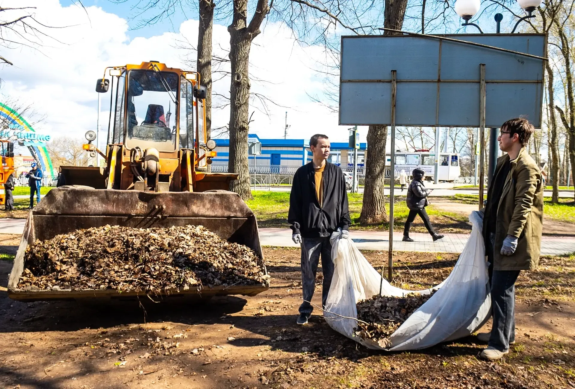 Вместе за чистоту! 🌿  Более 500 жителей Нижнекамска приняли участие в санитарно‑экологическом суббот