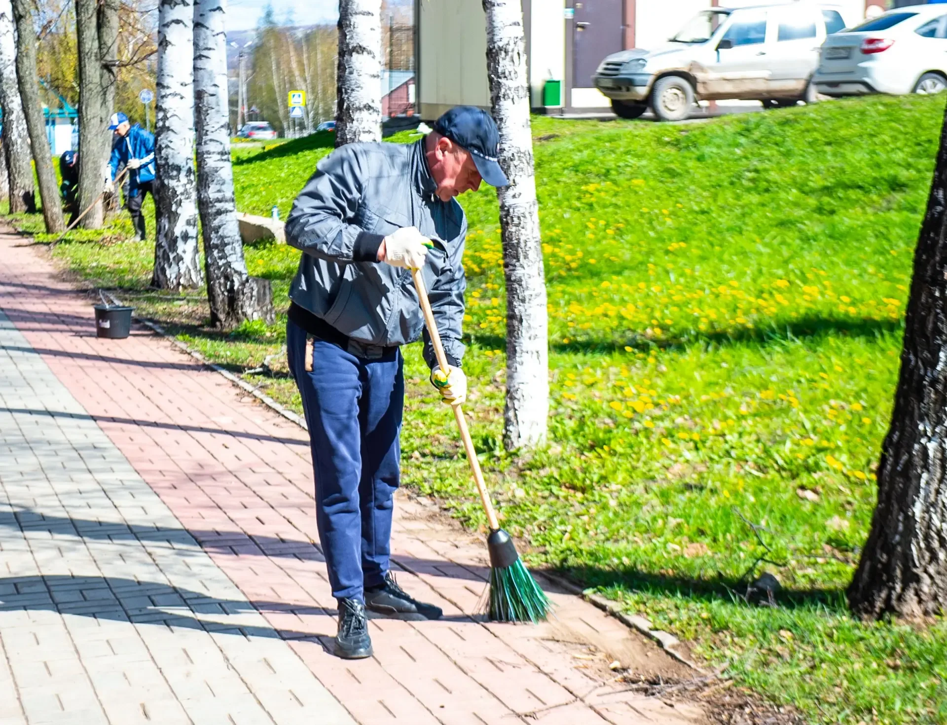 Вместе за чистоту! 🌿  Более 500 жителей Нижнекамска приняли участие в санитарно‑экологическом суббот