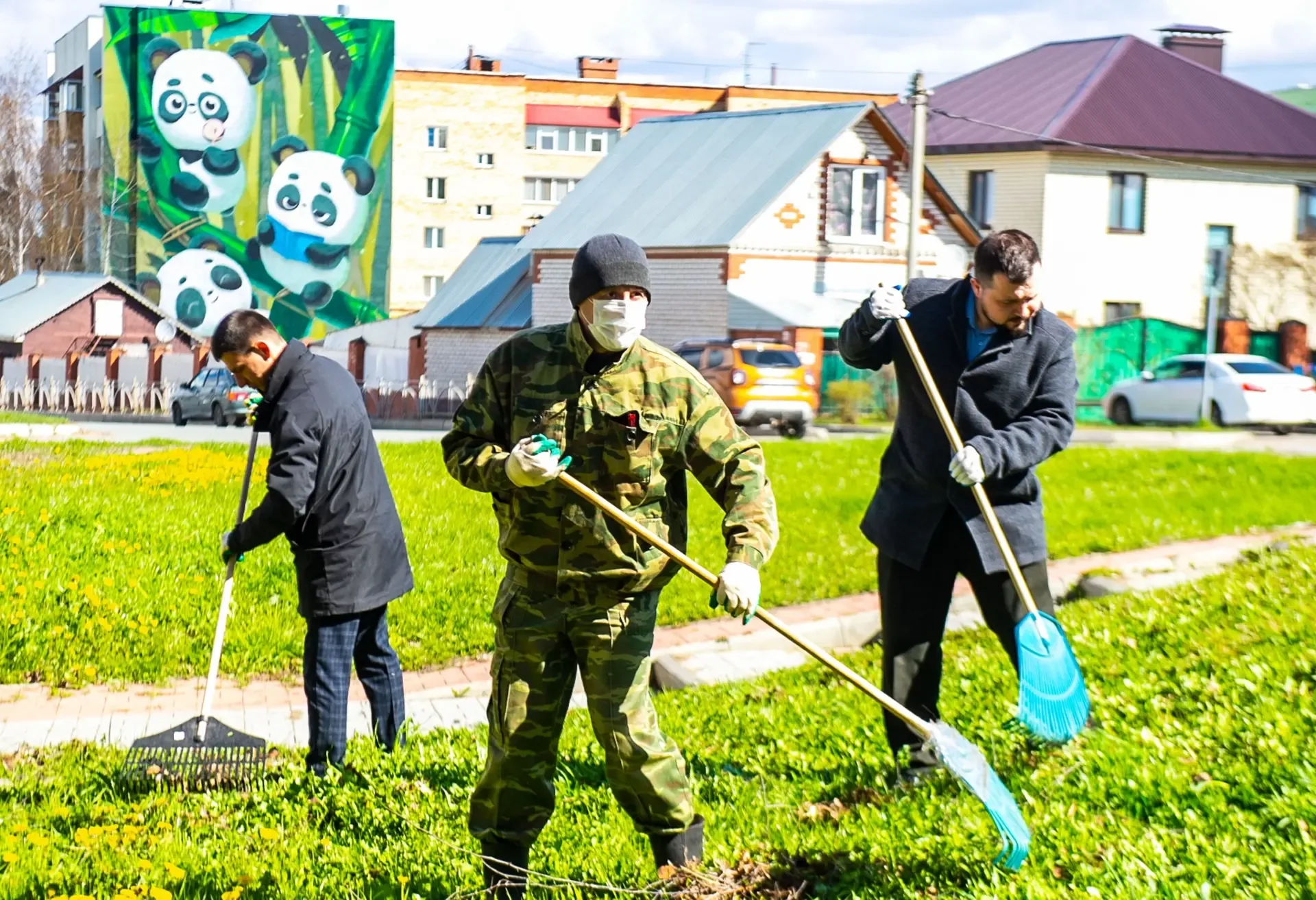 Вместе за чистоту! 🌿  Более 500 жителей Нижнекамска приняли участие в санитарно‑экологическом суббот