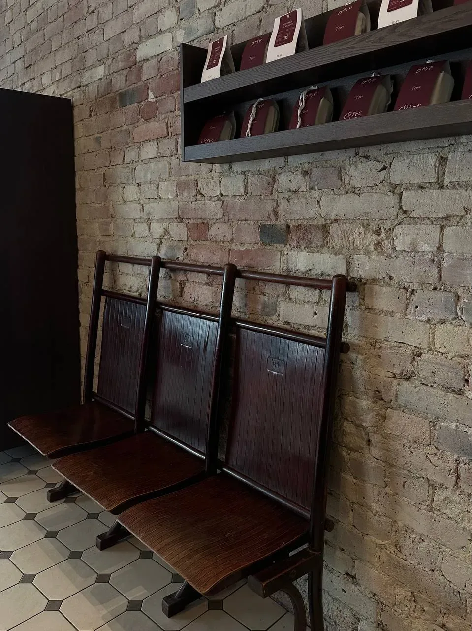 Завтрак недели: в новом бистро, где всё хочется разглядывать  Tony Bistro открылся в доходном доме Ч