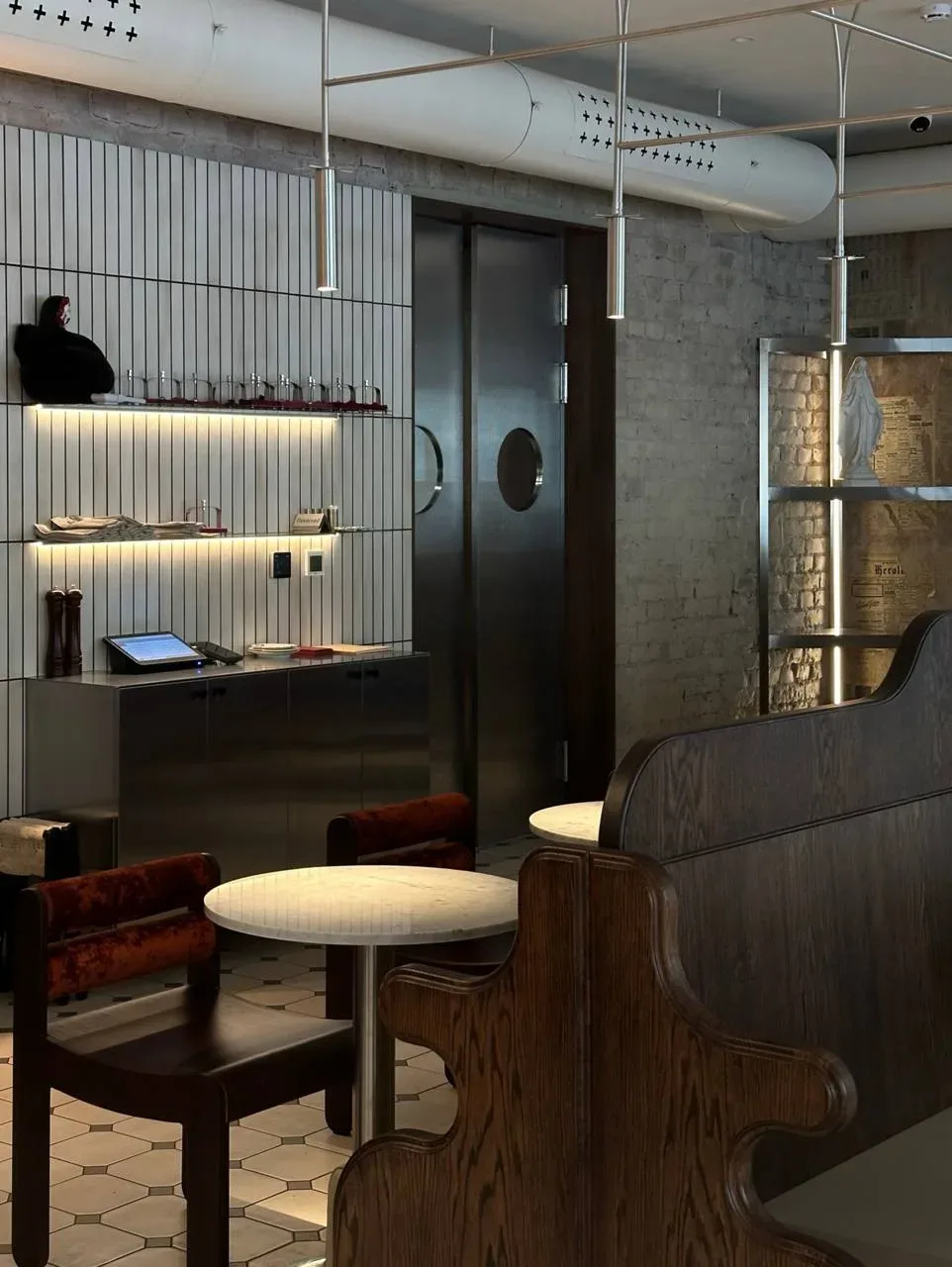 Завтрак недели: в новом бистро, где всё хочется разглядывать  Tony Bistro открылся в доходном доме Ч