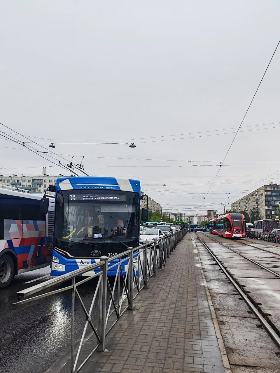 🚌 У Дыбенко сломался автобус №596Б — движение в сторону Кудрово парализовало  По словам очевидцев, а