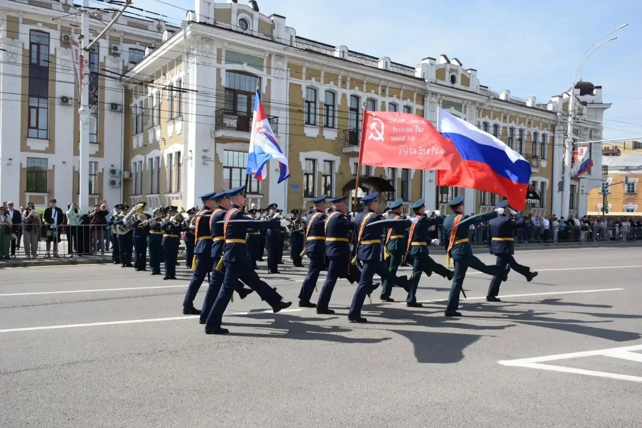 На главной площади Тамбова состоялось традиционное прохождение войск Тамбовского территориального га