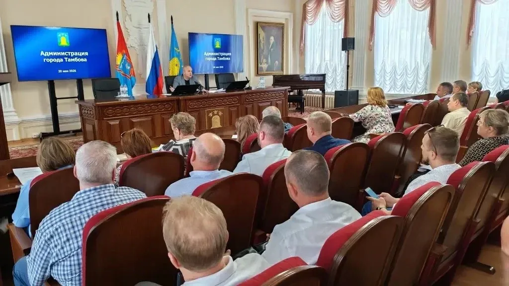 Провёл большое совещание с руководителями ресурсоснабжающих организаций и управляющих компаний, в хо