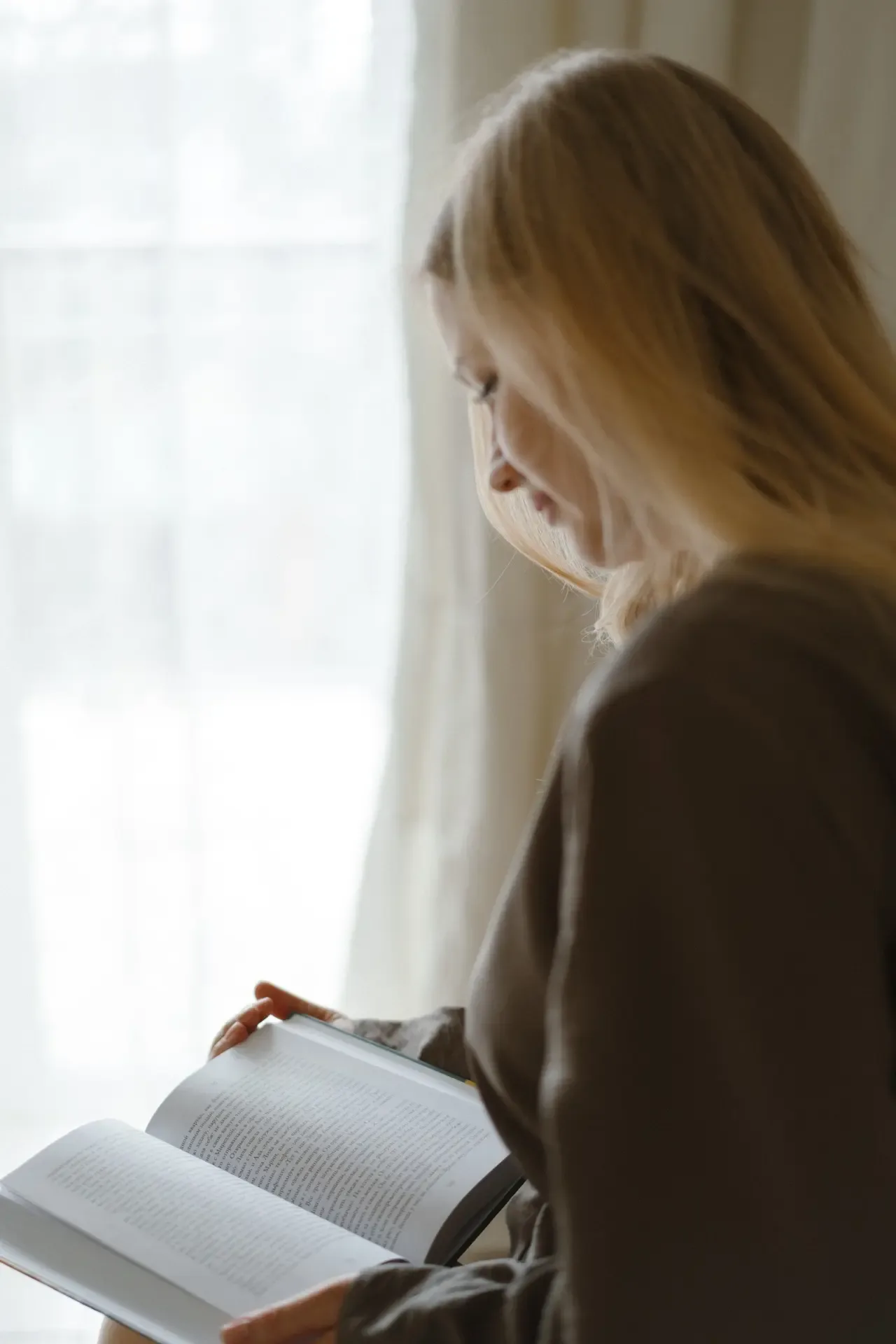 У меня к вам важный вопрос❓  Вы читаете книжки? Я обожаю читать, читаю с 6 лет много, постоянно, раз