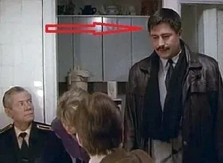 В 1994 году будущий министр Владимир Колокольцев участвовал в съемках криминального детектива "На уг
