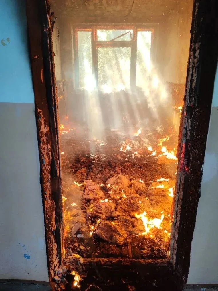 🔥 В Салавате снова горело здание бывшей автошколы  19 мая около 17 часов поступило сообщение о том, 