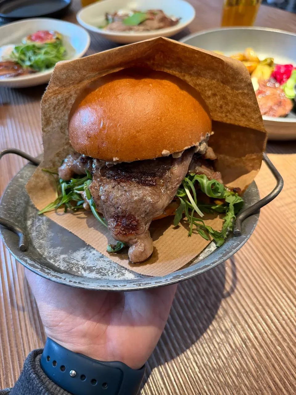 Наконец‑то добрался до Bukowski Grill — и это было именно то, о чём я мечтал ещё на Чукотке: сочные 