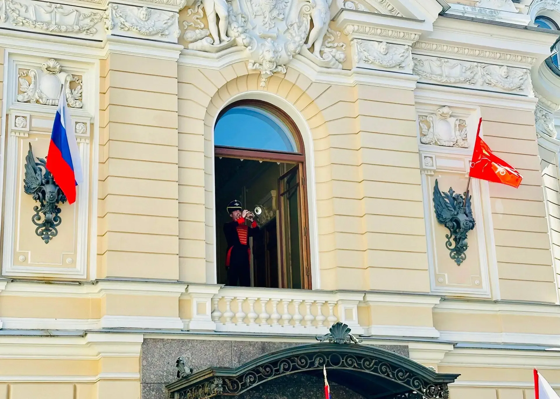 Императорский полдень открыл новый сезон 🎺  🗓 каждое воскресенье, 12:00 📍 наб. реки Мойки, 20  💵 Бес