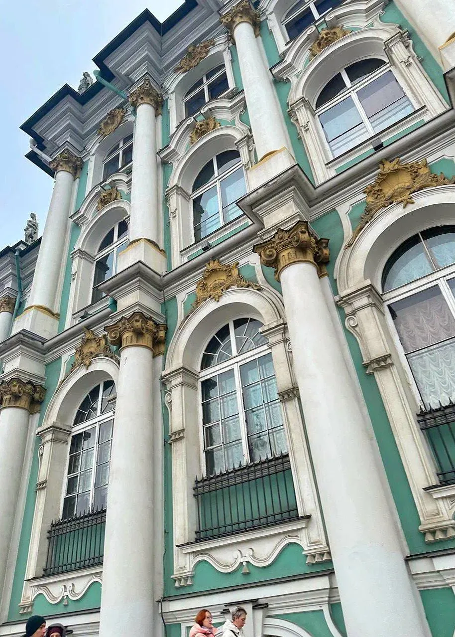 Бесплатный день в Эрмитаже🏺  🗓 17 мая 📍 Дворцовая наб., 38  💵 Бесплатно, забрать билет  К Международ