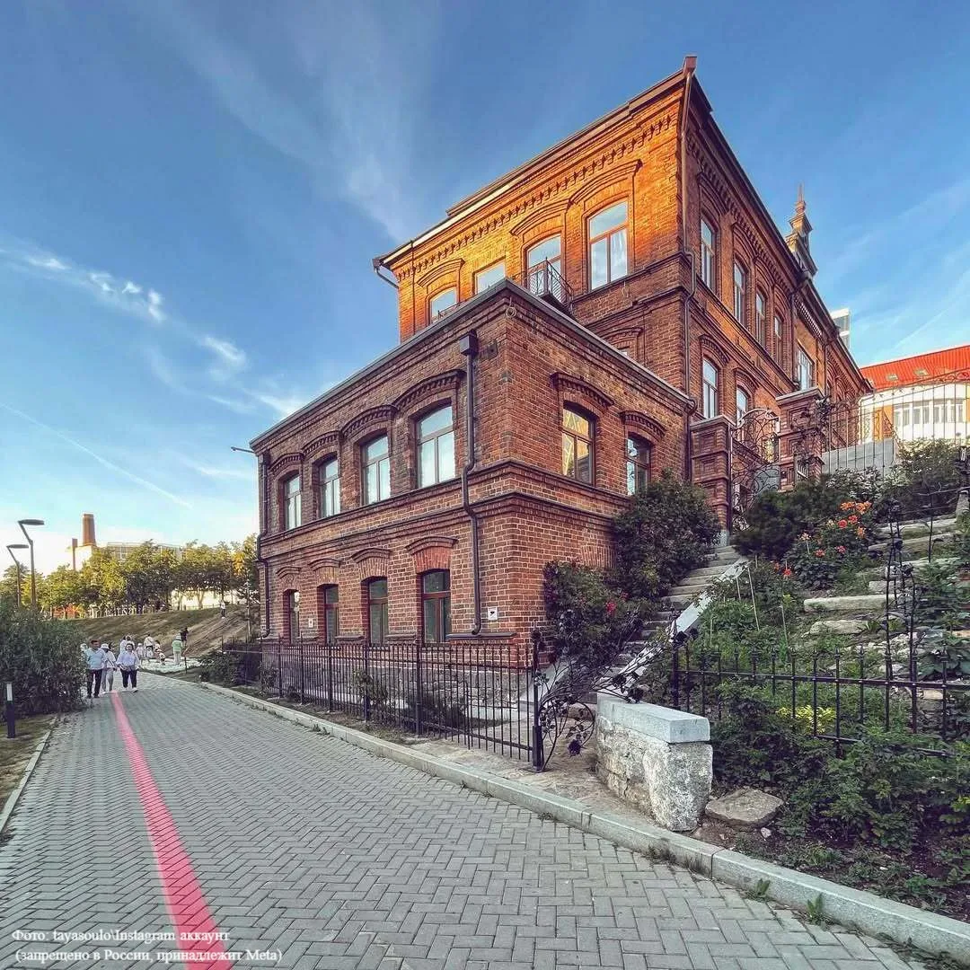 «Косой дом» в Екатеринбурге 🏠  Почему же этому дому досталось такое, на первый взгляд, странное и да