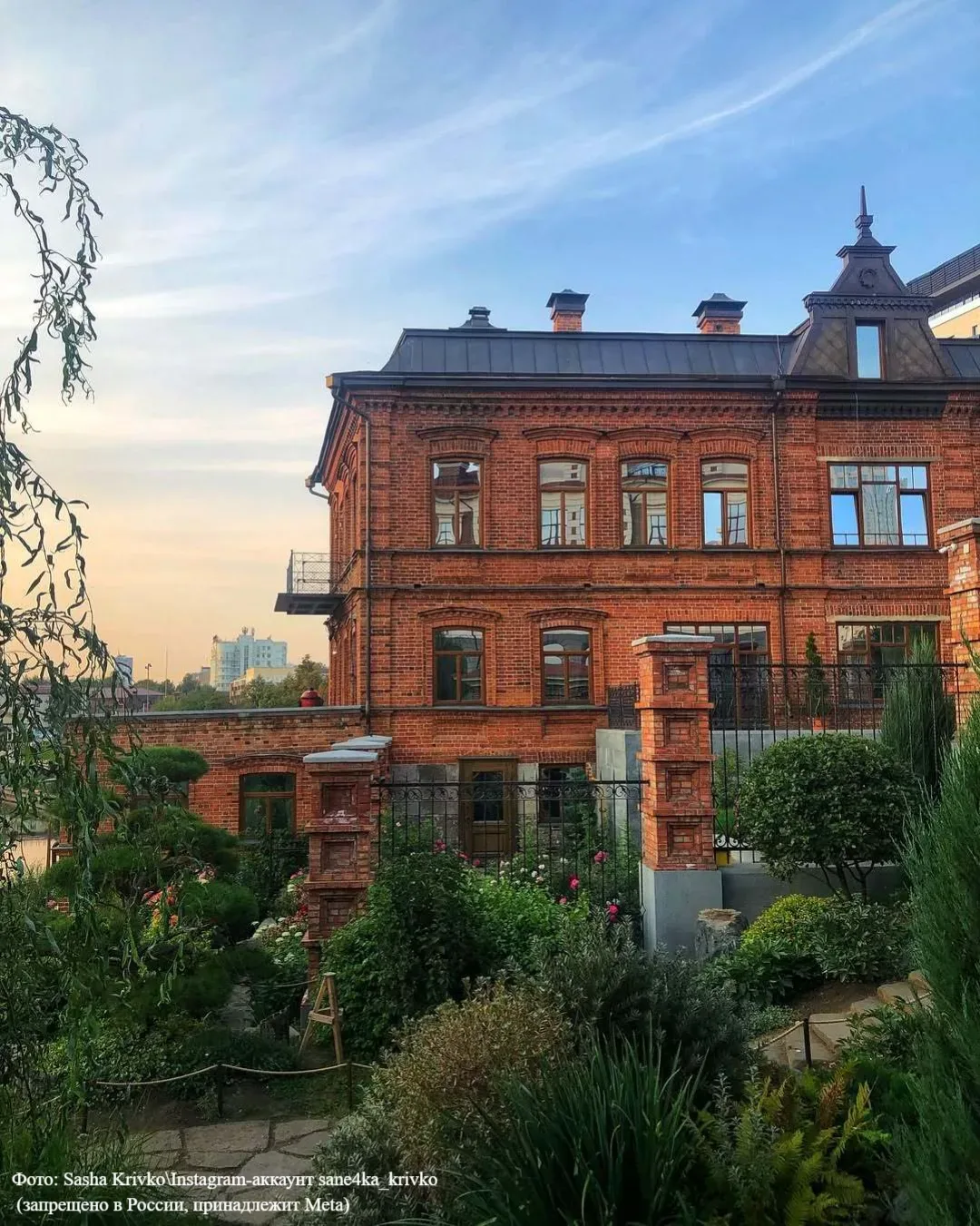 «Косой дом» в Екатеринбурге 🏠  Почему же этому дому досталось такое, на первый взгляд, странное и да